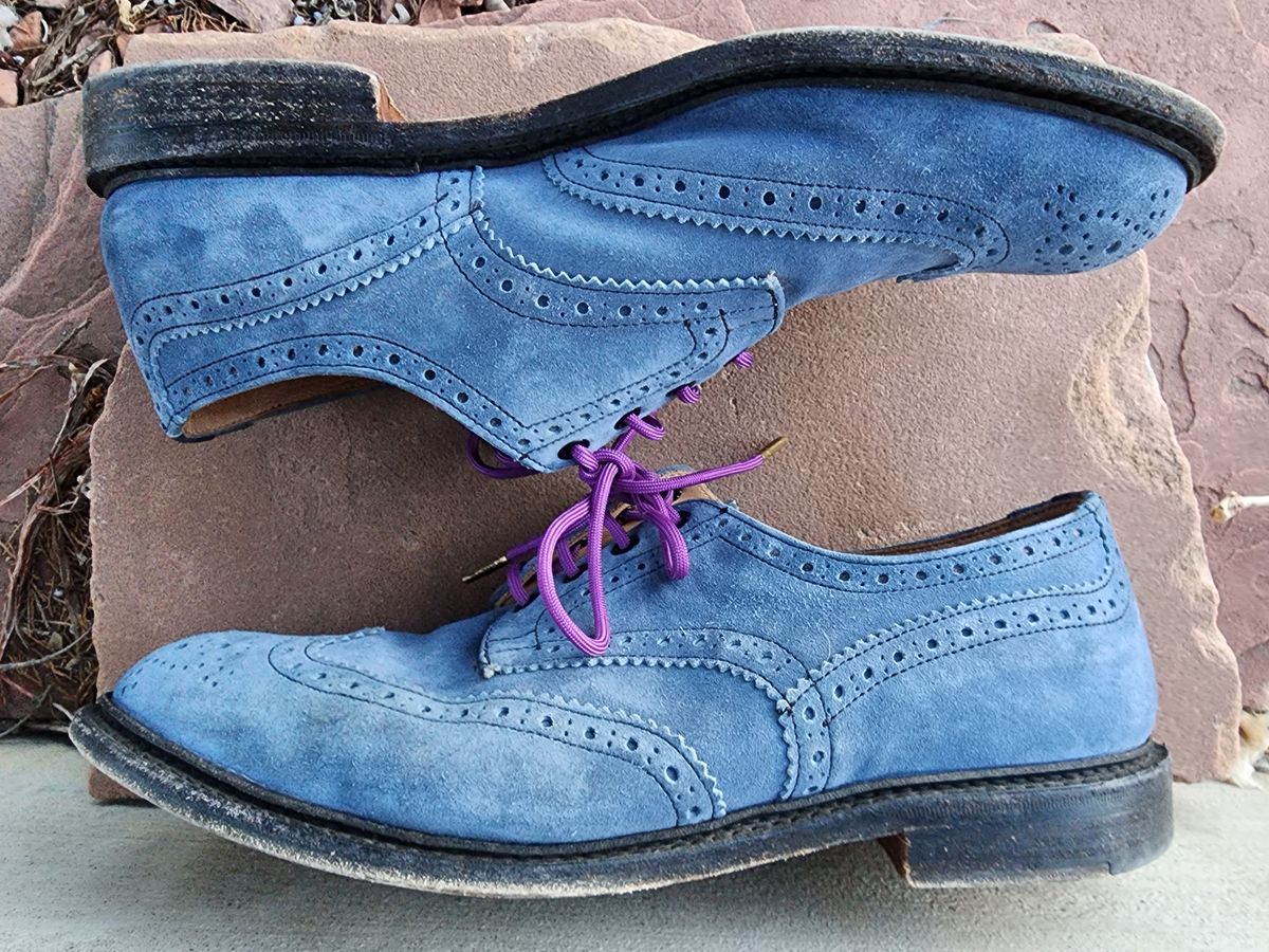 Photo by PrimordialOohs on February 6, 2023 of the Tricker's Bourton Country Shoe in Zonta Indigo Castorino Suede.