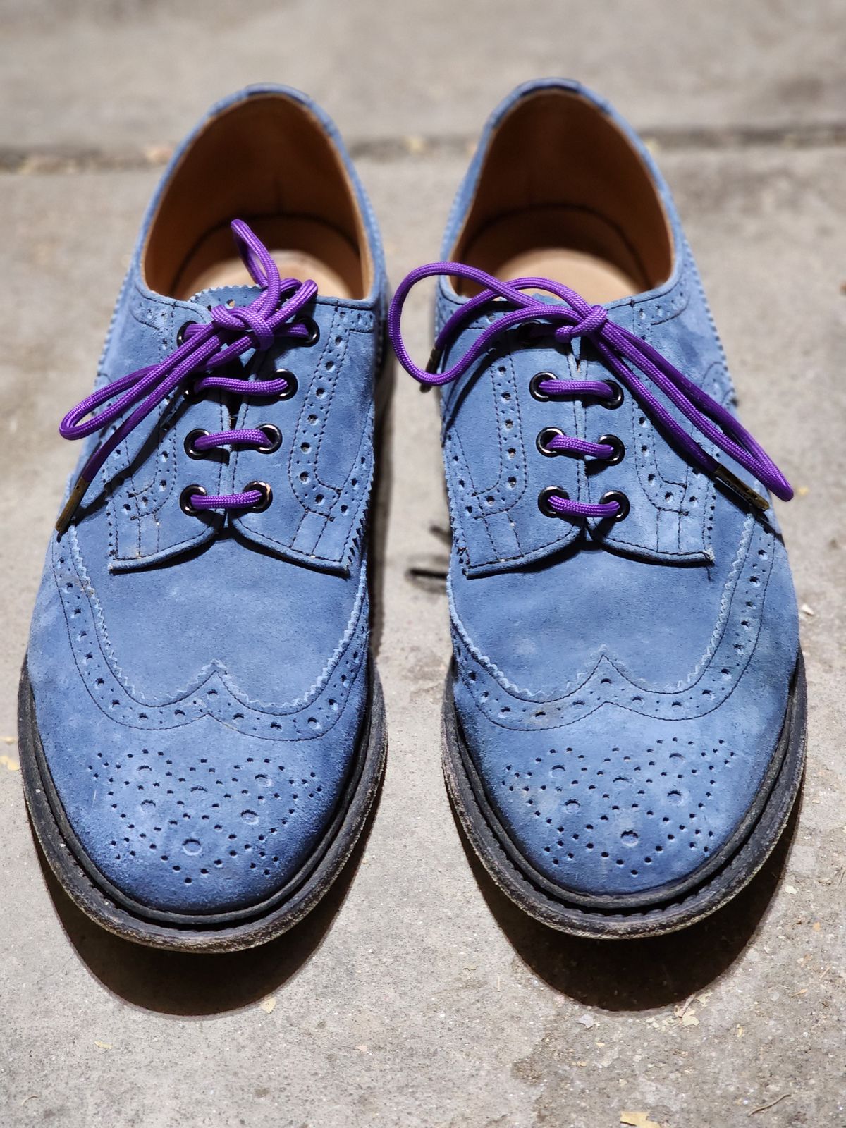 Photo by PrimordialOohs on March 6, 2023 of the Tricker's Bourton Country Shoe in Zonta Indigo Castorino Suede.