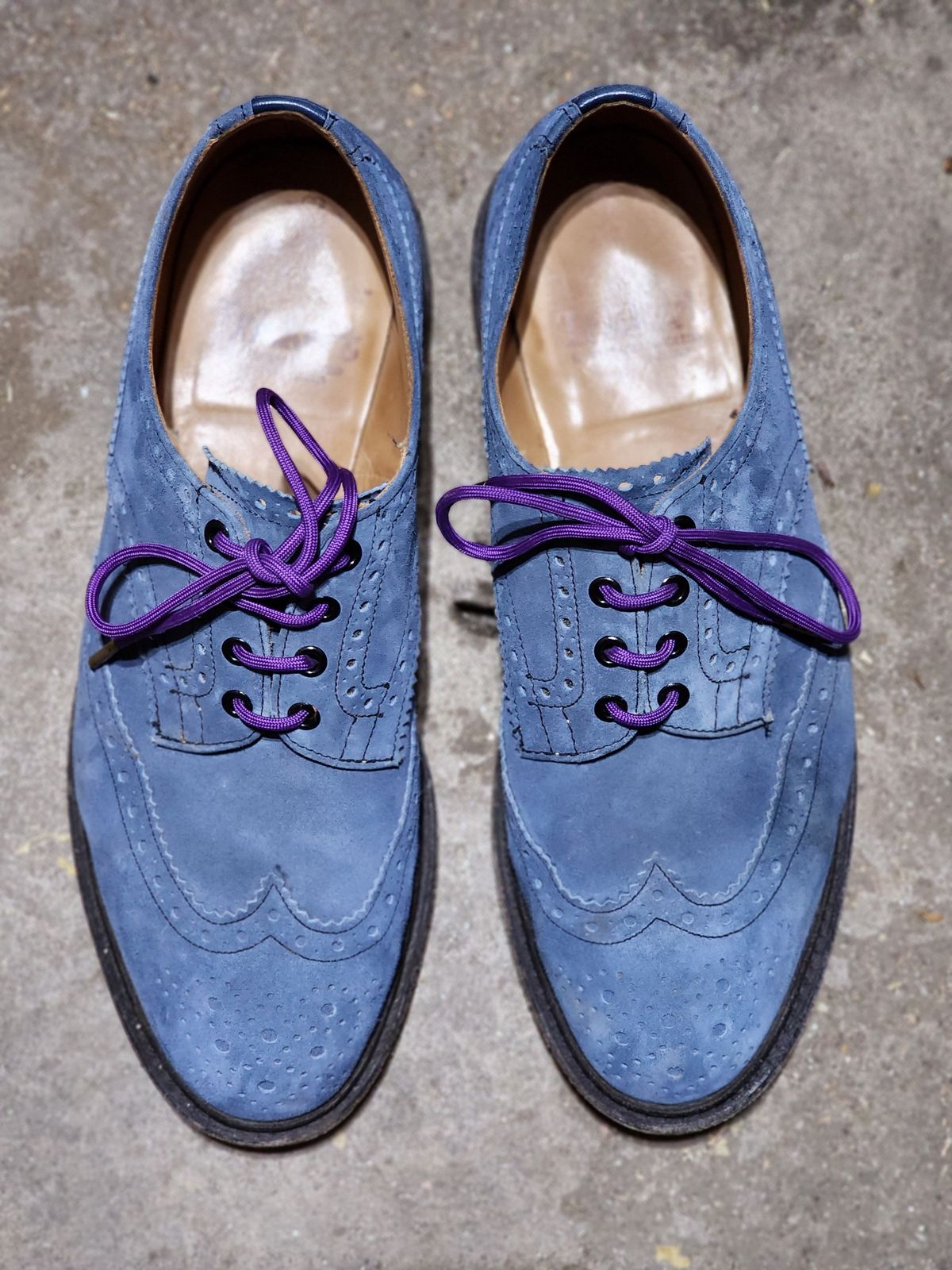 Photo by PrimordialOohs on March 6, 2023 of the Tricker's Bourton Country Shoe in Zonta Indigo Castorino Suede.