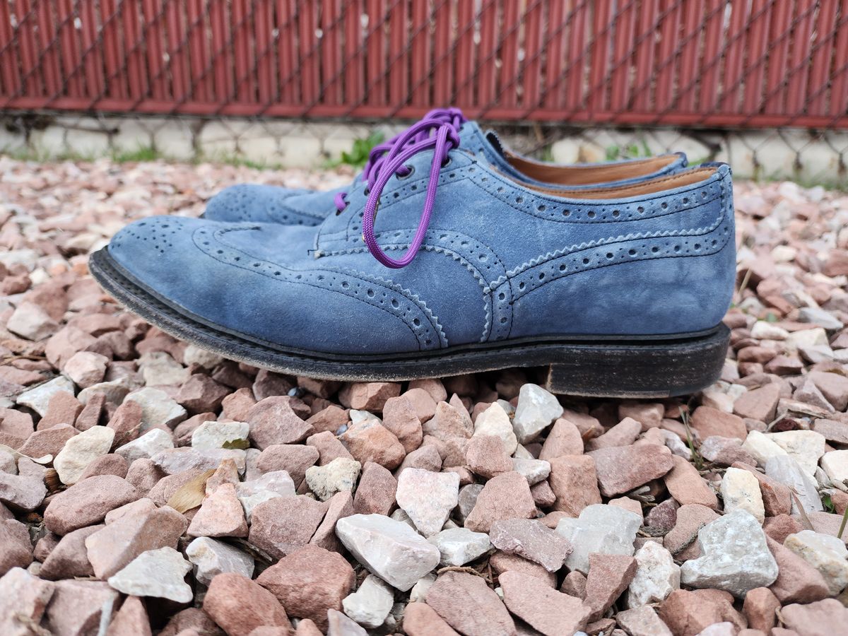 Photo by PrimordialOohs on April 6, 2023 of the Tricker's Bourton Country Shoe in Zonta Indigo Castorino Suede.