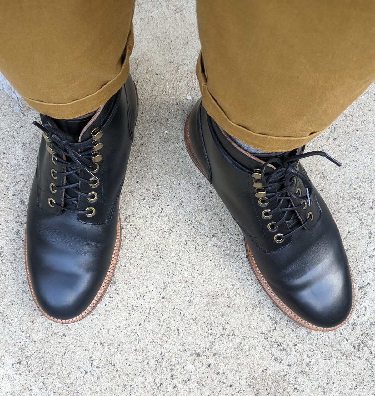 Photo by kat on November 29, 2022 of the Grant Stone Nora Boot in Horween Black Chromexcel.