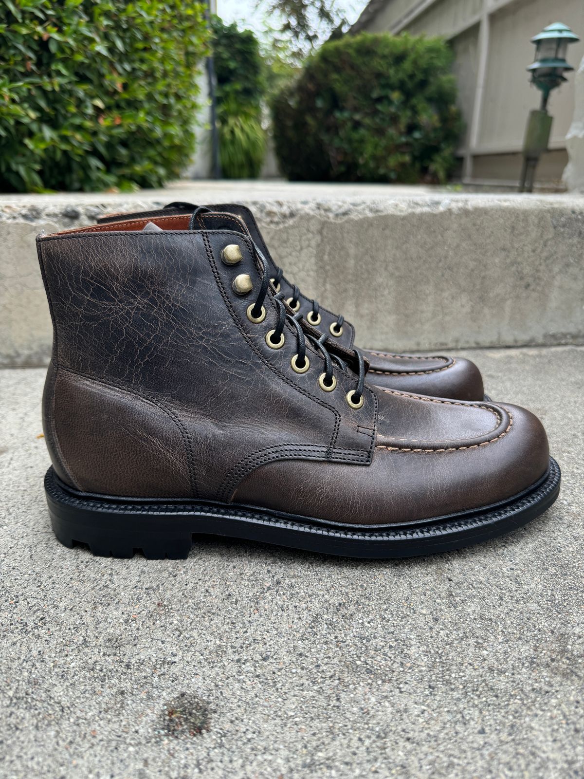 Photo by kat on October 12, 2024 of the Grant Stone Brass Boot in Gallun Teton Waxy Stag.