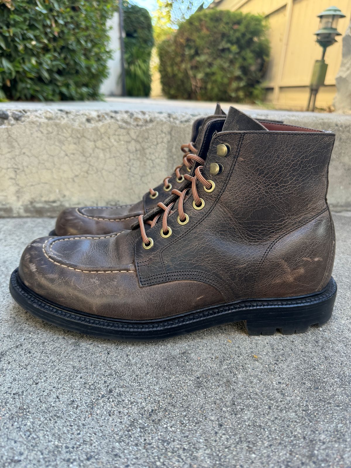 Photo by kat on November 4, 2024 of the Grant Stone Brass Boot in Gallun Teton Waxy Stag.