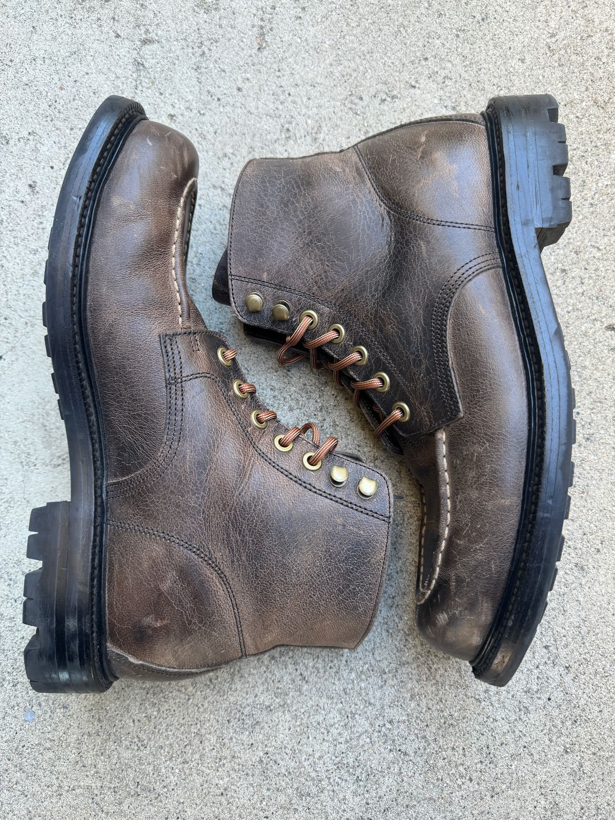 Photo by kat on November 4, 2024 of the Grant Stone Brass Boot in Gallun Teton Waxy Stag.