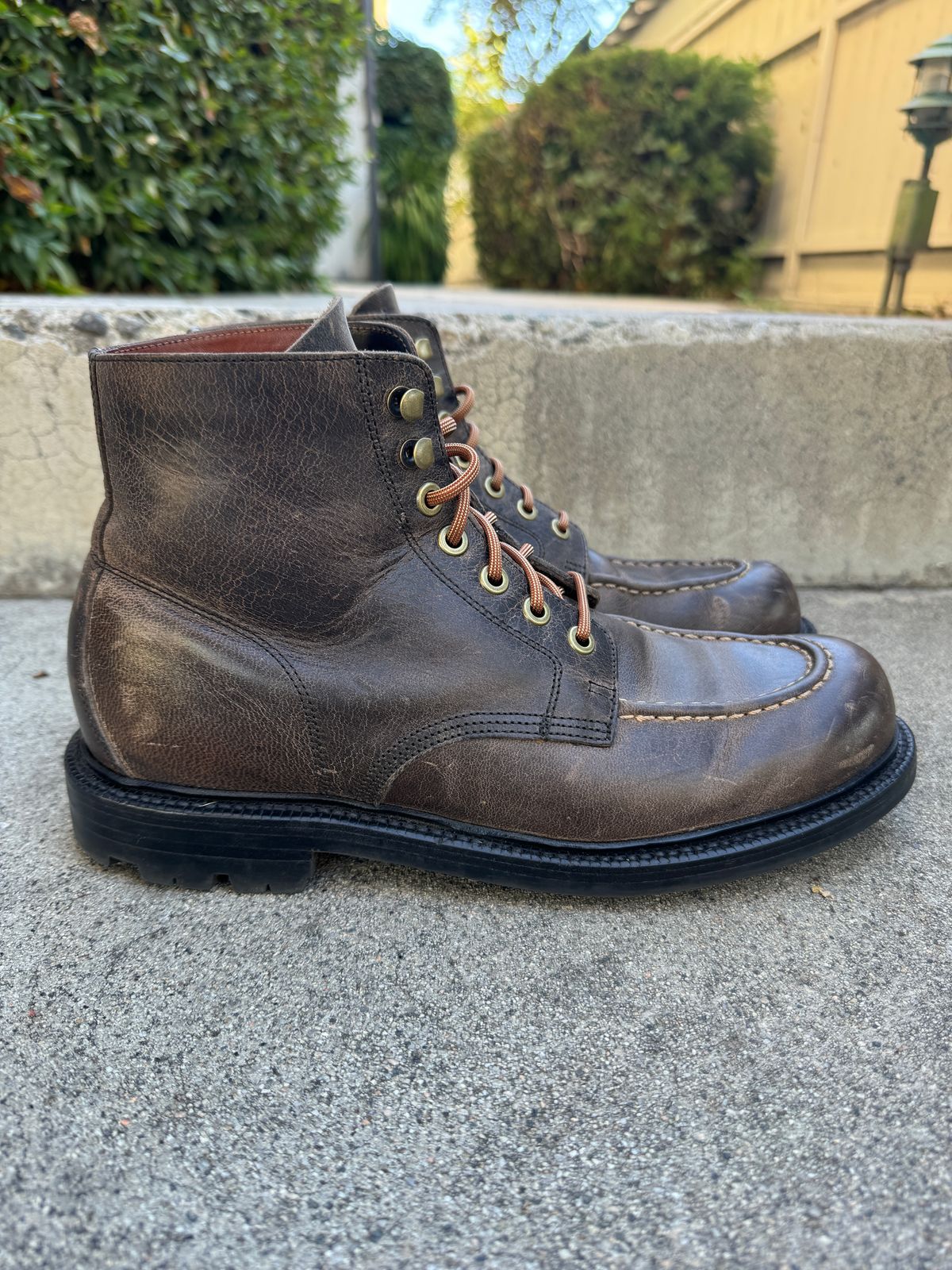 Photo by kat on November 4, 2024 of the Grant Stone Brass Boot in Gallun Teton Waxy Stag.