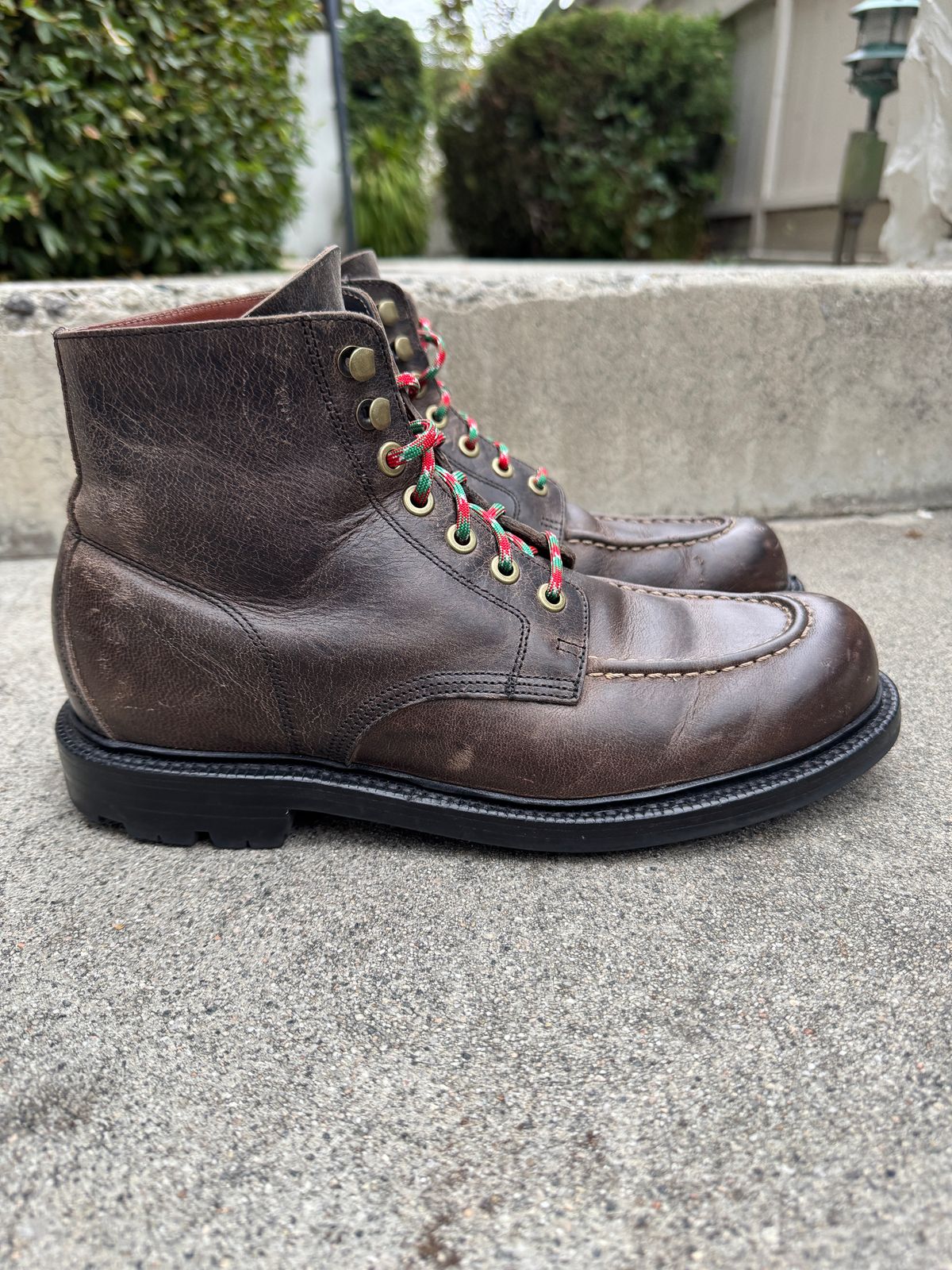 Photo by kat on December 4, 2024 of the Grant Stone Brass Boot in Gallun Teton Waxy Stag.