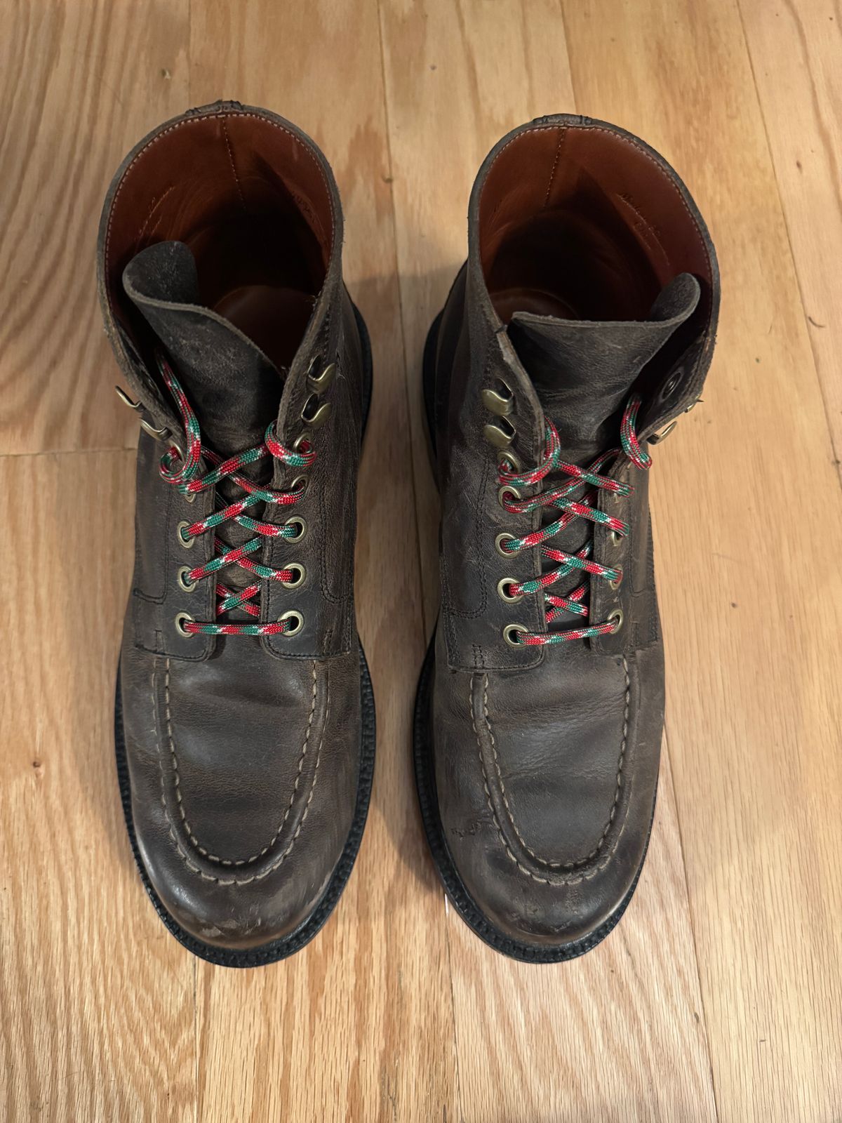 Photo by kat on January 6, 2025 of the Grant Stone Brass Boot in Gallun Teton Waxy Stag.