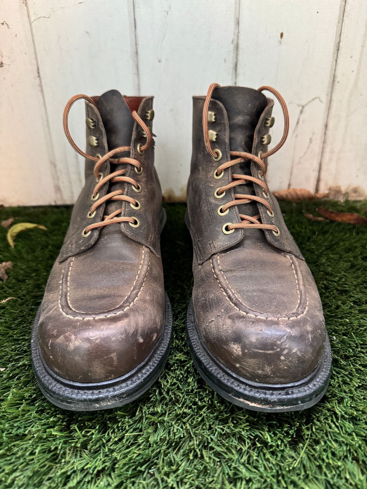Photo by kat on February 5, 2025 of the Grant Stone Brass Boot in Gallun Teton Waxy Stag.
