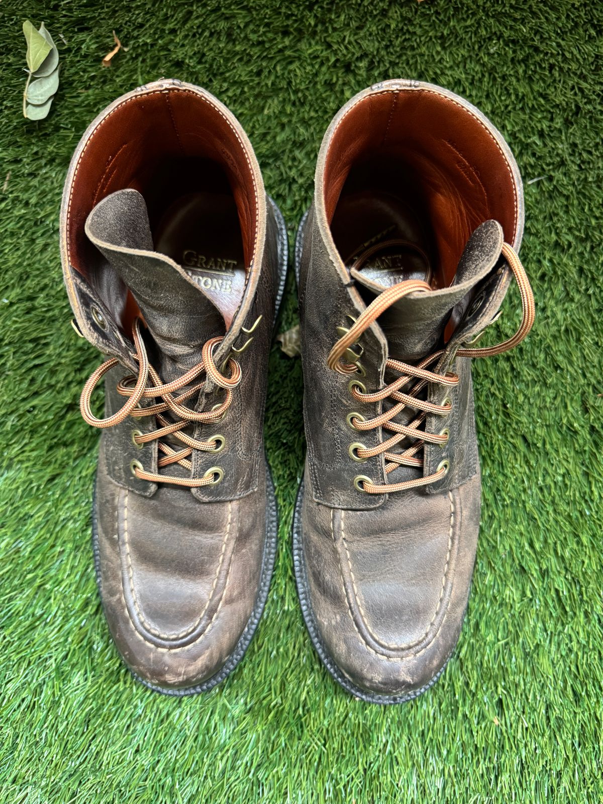 Photo by kat on February 5, 2025 of the Grant Stone Brass Boot in Gallun Teton Waxy Stag.