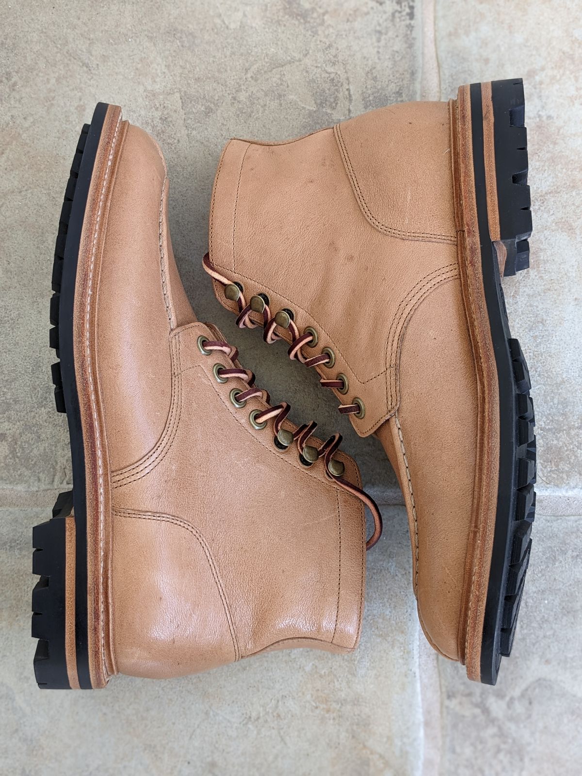 Photo by kat on October 1, 2022 of the Grant Stone Ottawa Boot in Incas Natural Kangaroo.