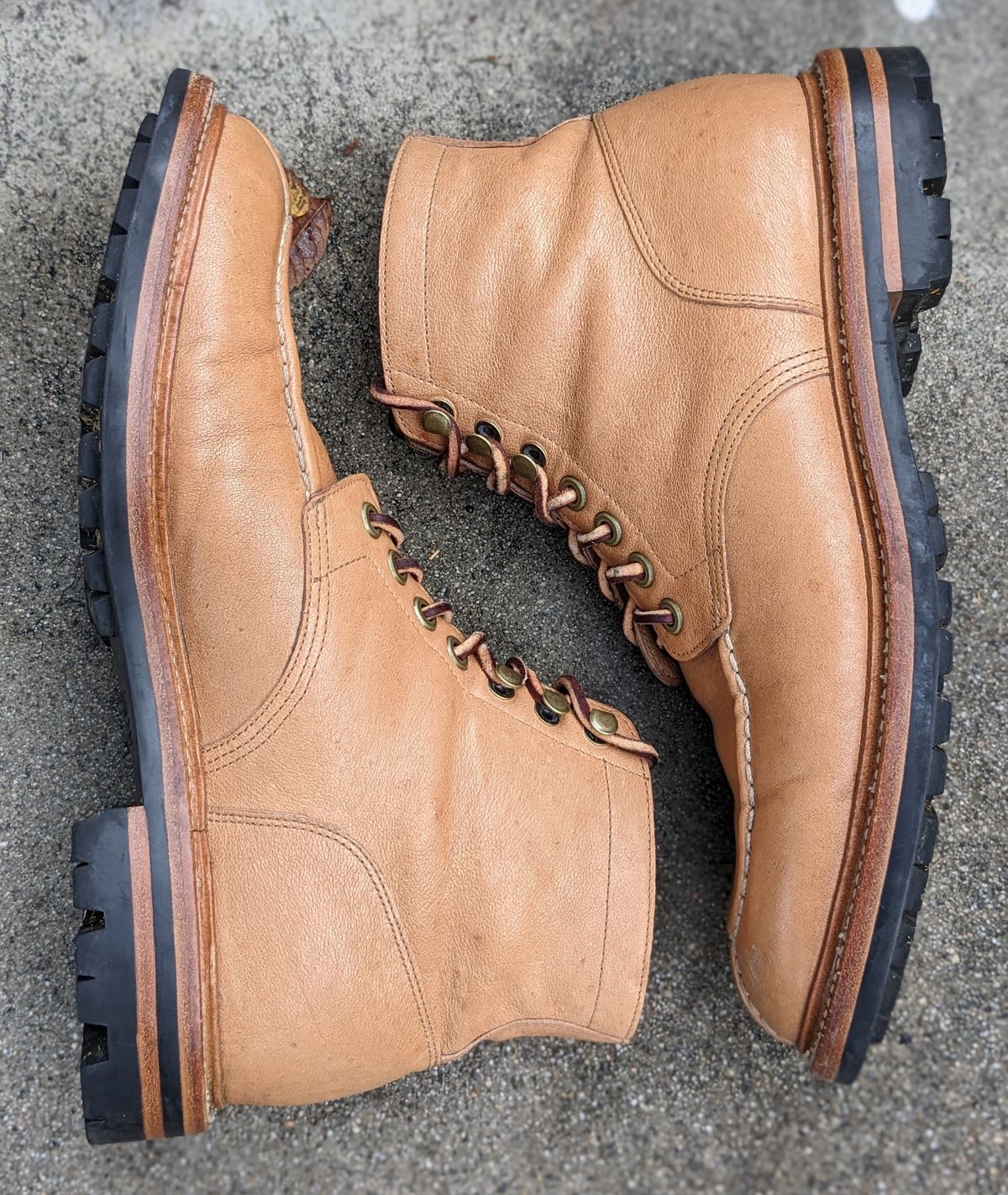 Photo by kat on December 5, 2022 of the Grant Stone Ottawa Boot in Incas Natural Kangaroo.