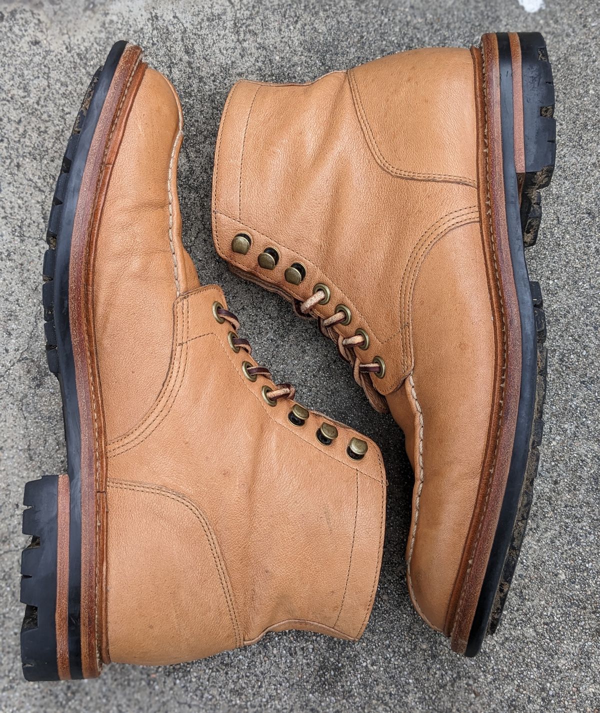 Photo by kat on February 3, 2023 of the Grant Stone Ottawa Boot in Incas Natural Kangaroo.