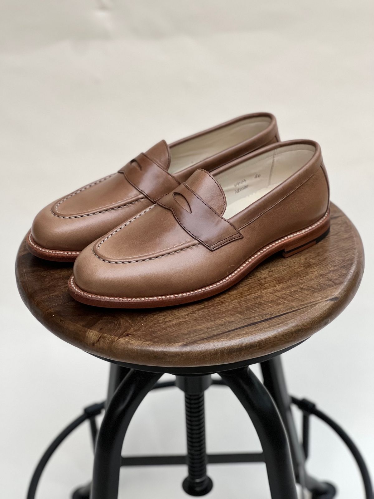 Photo by bsschneid89 on November 8, 2023 of the Grant Stone Traveler Loafer in Horween Dune Chromexcel.