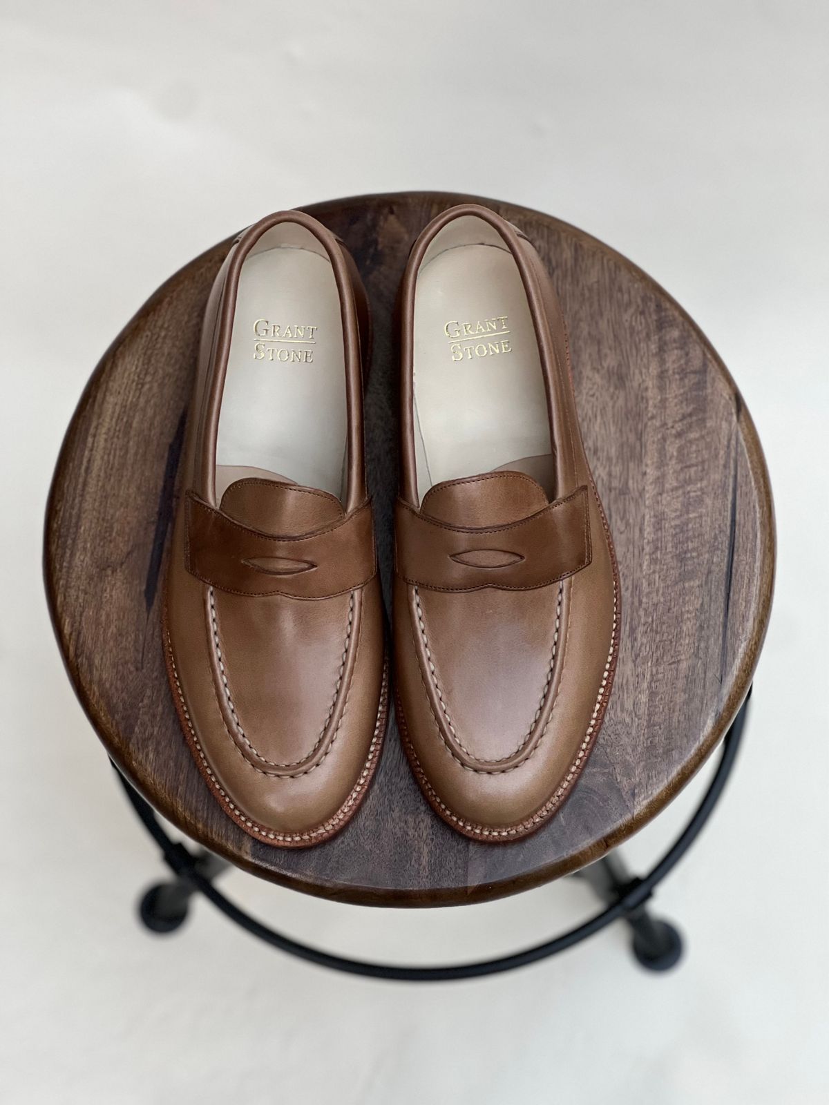 Photo by bsschneid89 on November 8, 2023 of the Grant Stone Traveler Loafer in Horween Dune Chromexcel.