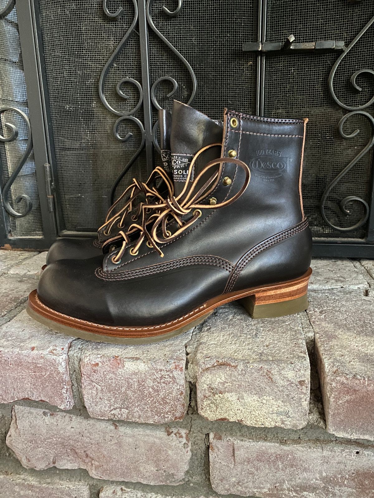 Photo by centralfornia on October 6, 2023 of the Wesco Jobmaster in Horween Black Chromexcel Horsehide.