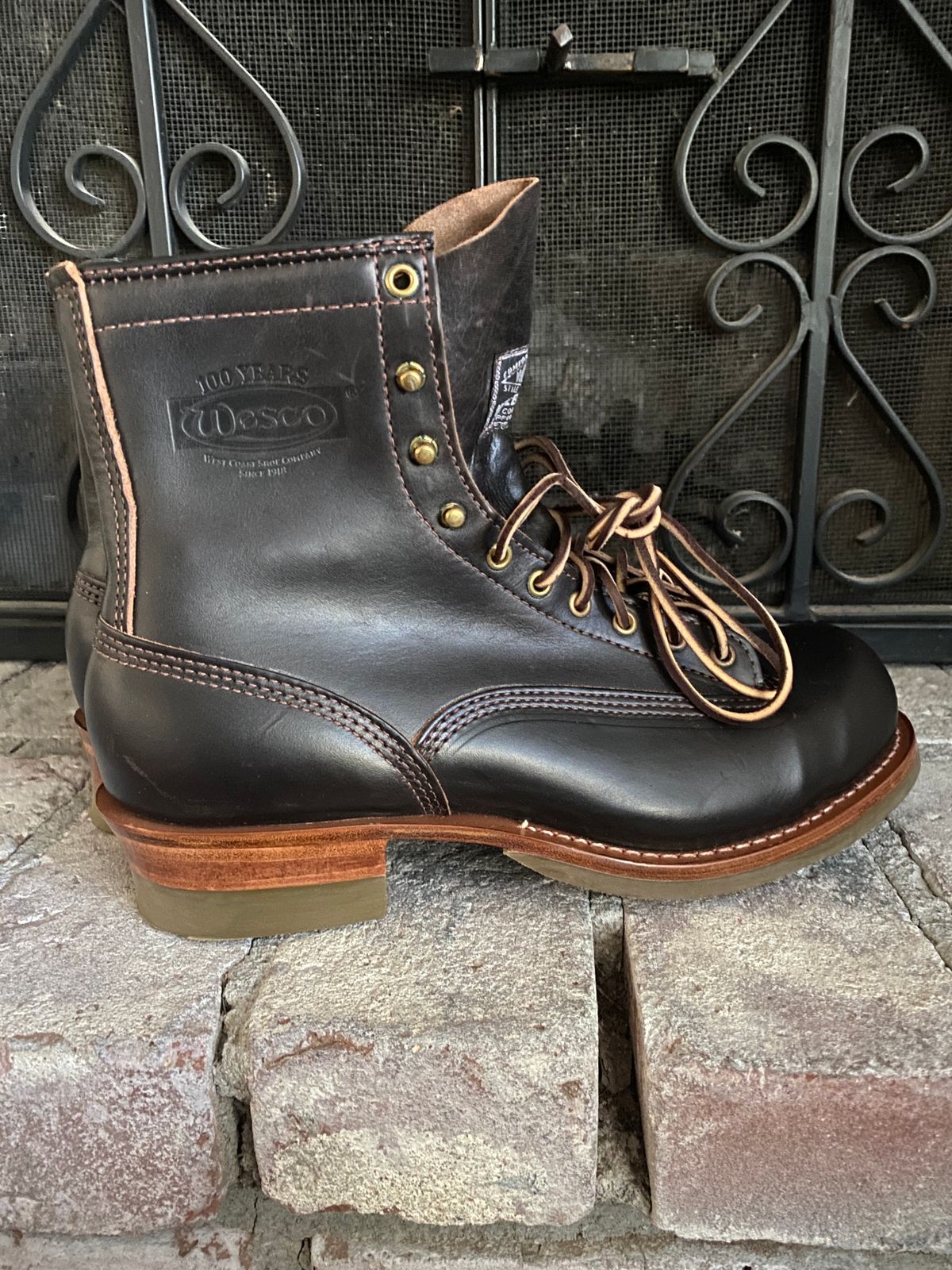 Photo by centralfornia on October 6, 2023 of the Wesco Jobmaster in Horween Black Chromexcel Horsehide.