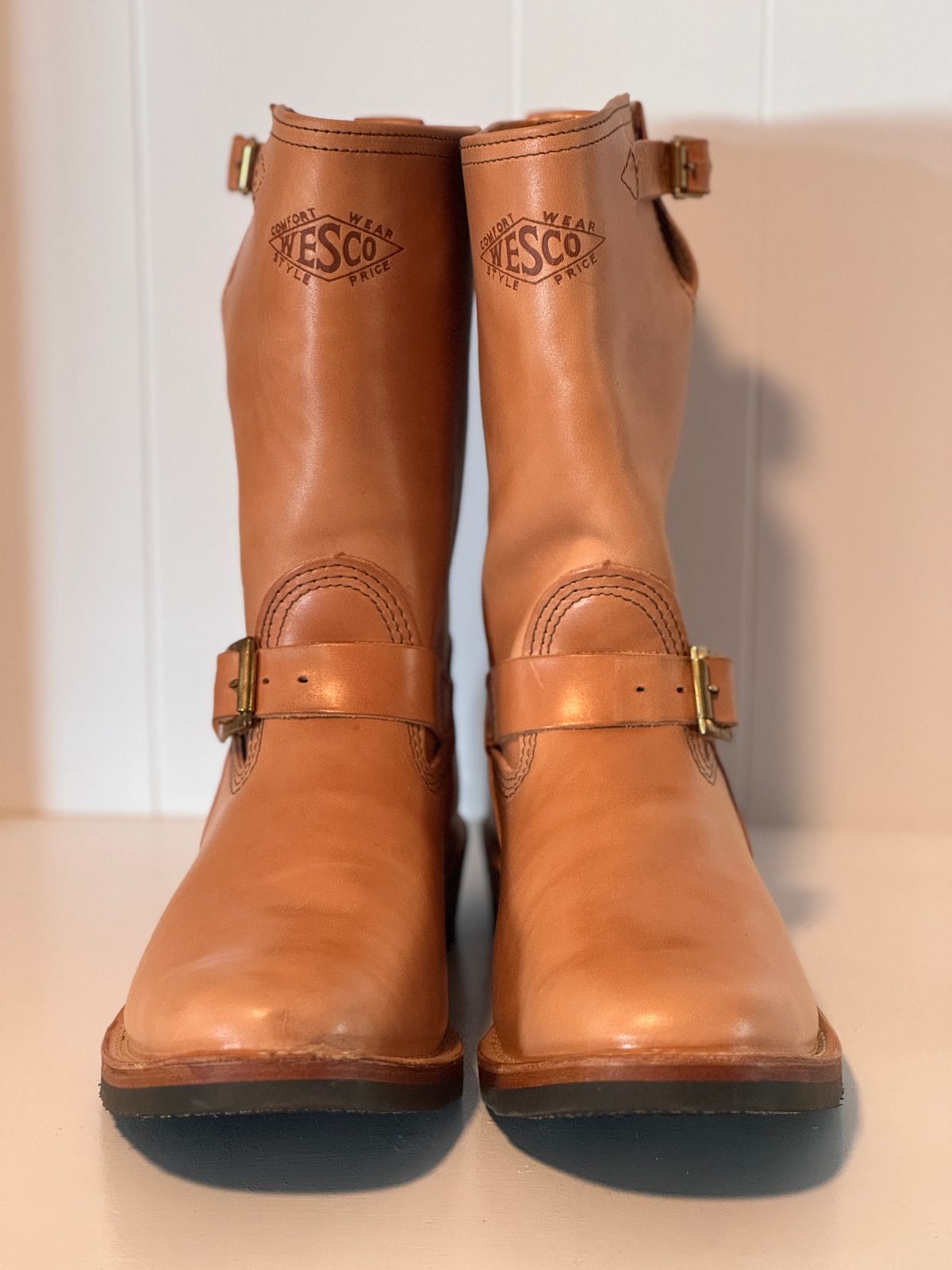 Photo by centralfornia on October 2, 2024 of the Wesco 1939 Engineer Boot in Maryam Natural Horsebutt.