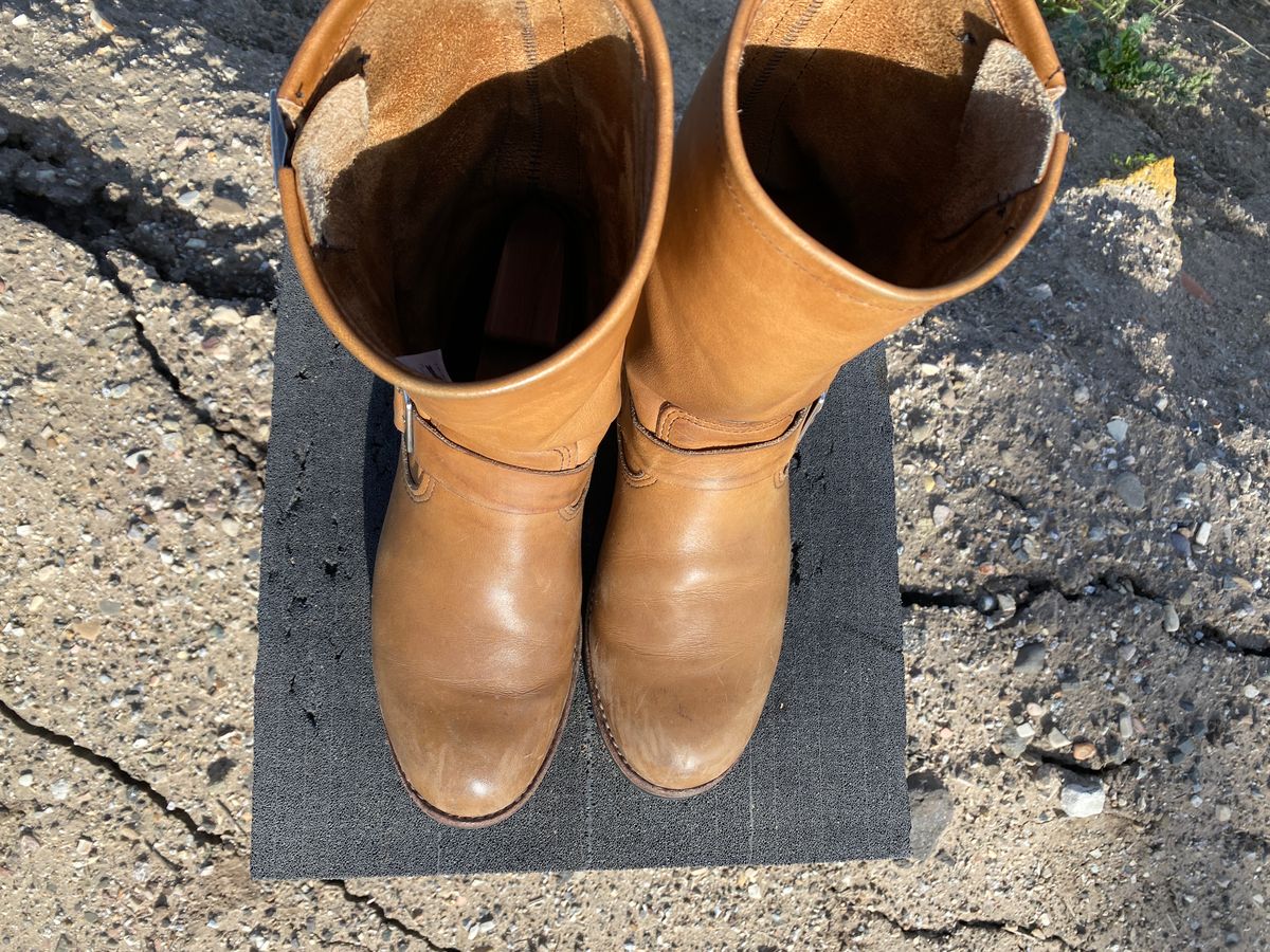 Photo by centralfornia on February 5, 2023 of the Red Wing Engineer in S.B. Foot Hawthorne Muleskinner.