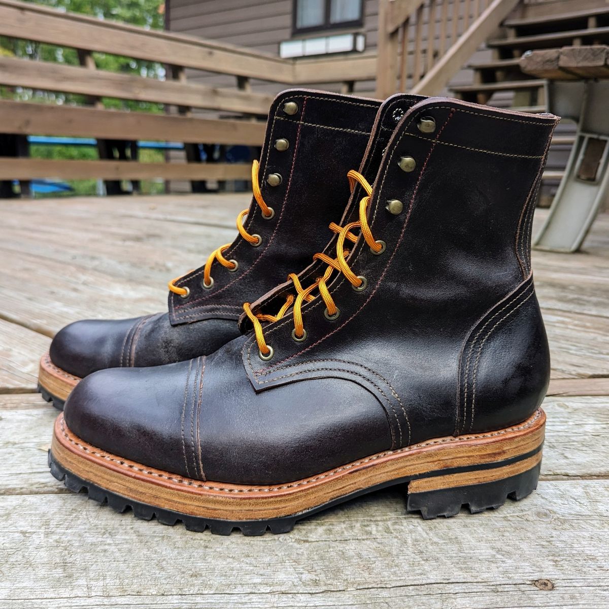 Photo by workwearfit on October 1, 2023 of the Sutorial Buckham in Horween Brown Waxed Flesh.