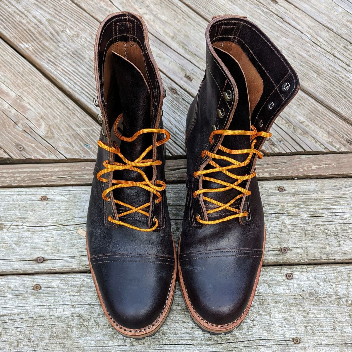 Photo by workwearfit on October 1, 2023 of the Sutorial Buckham in Horween Brown Waxed Flesh.