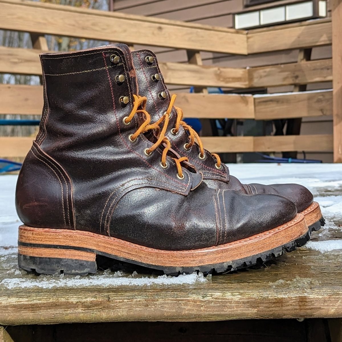 Photo by workwearfit on November 1, 2023 of the Sutorial Buckham in Horween Brown Waxed Flesh.