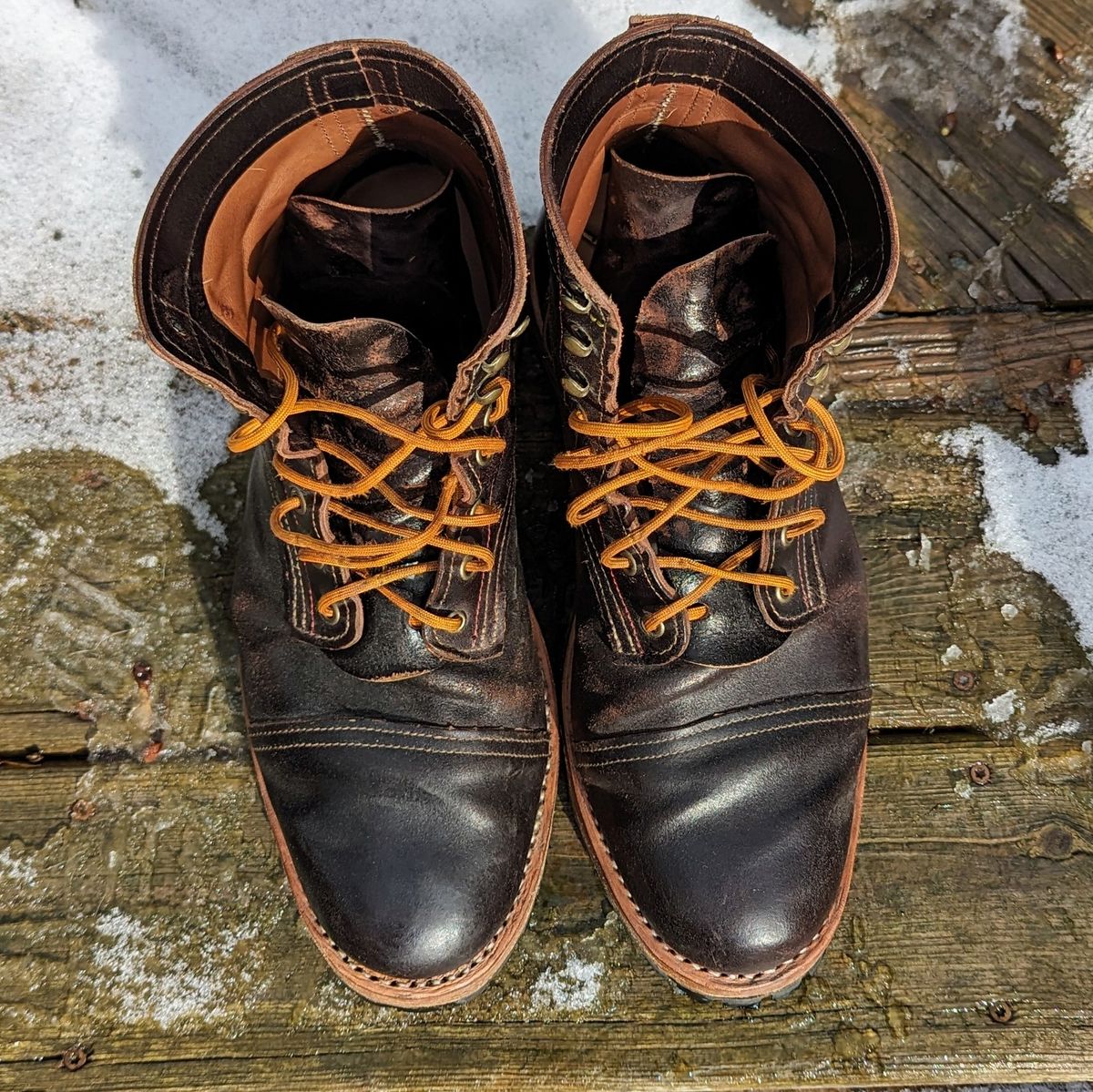 Photo by workwearfit on November 1, 2023 of the Sutorial Buckham in Horween Brown Waxed Flesh.