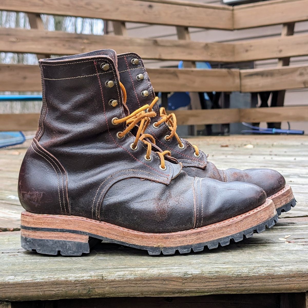 Photo by workwearfit on December 4, 2023 of the Sutorial Buckham in Horween Brown Waxed Flesh.