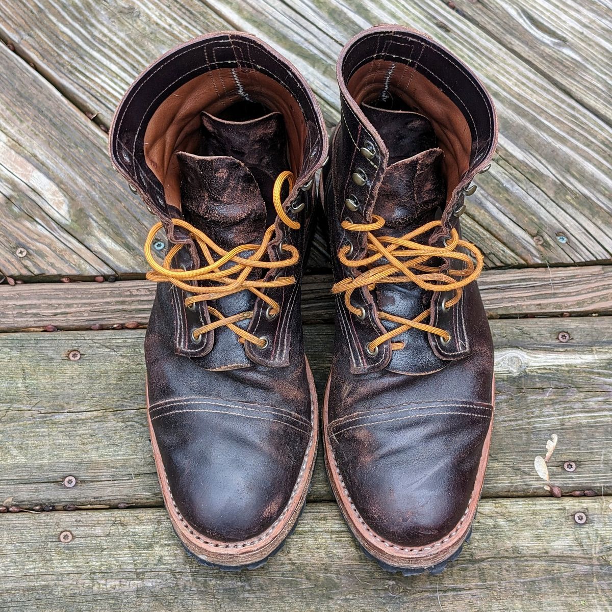 Photo by workwearfit on December 4, 2023 of the Sutorial Buckham in Horween Brown Waxed Flesh.