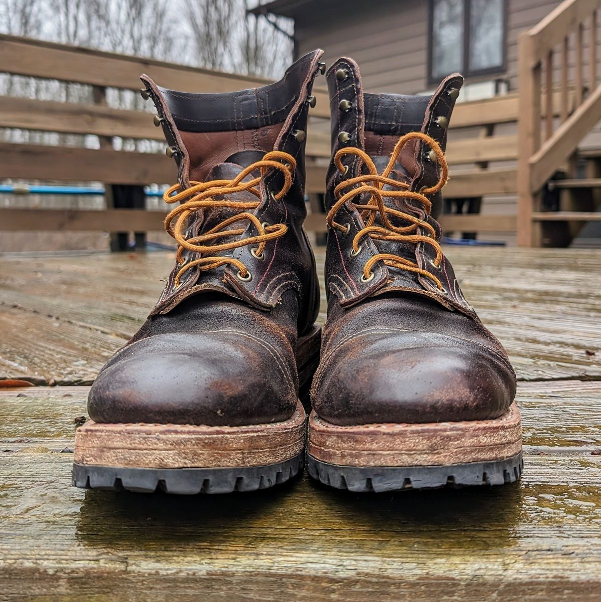 Photo by theworkwearkit on January 3, 2024 of the Sutorial Buckham in Horween Brown Waxed Flesh.