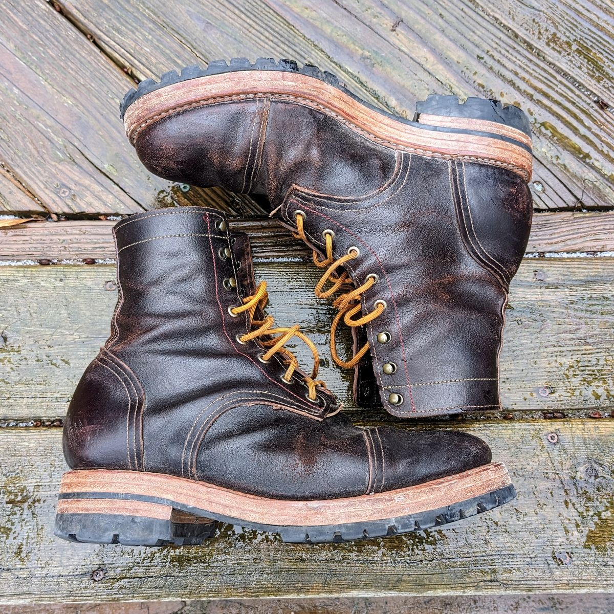 Photo by theworkwearkit on January 3, 2024 of the Sutorial Buckham in Horween Brown Waxed Flesh.