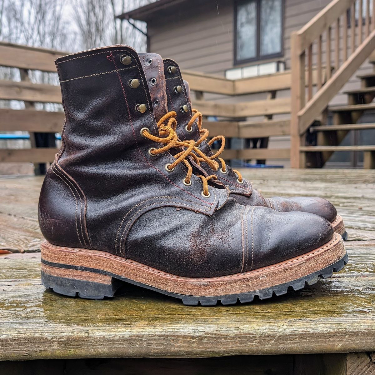 Photo by theworkwearkit on January 3, 2024 of the Sutorial Buckham in Horween Brown Waxed Flesh.