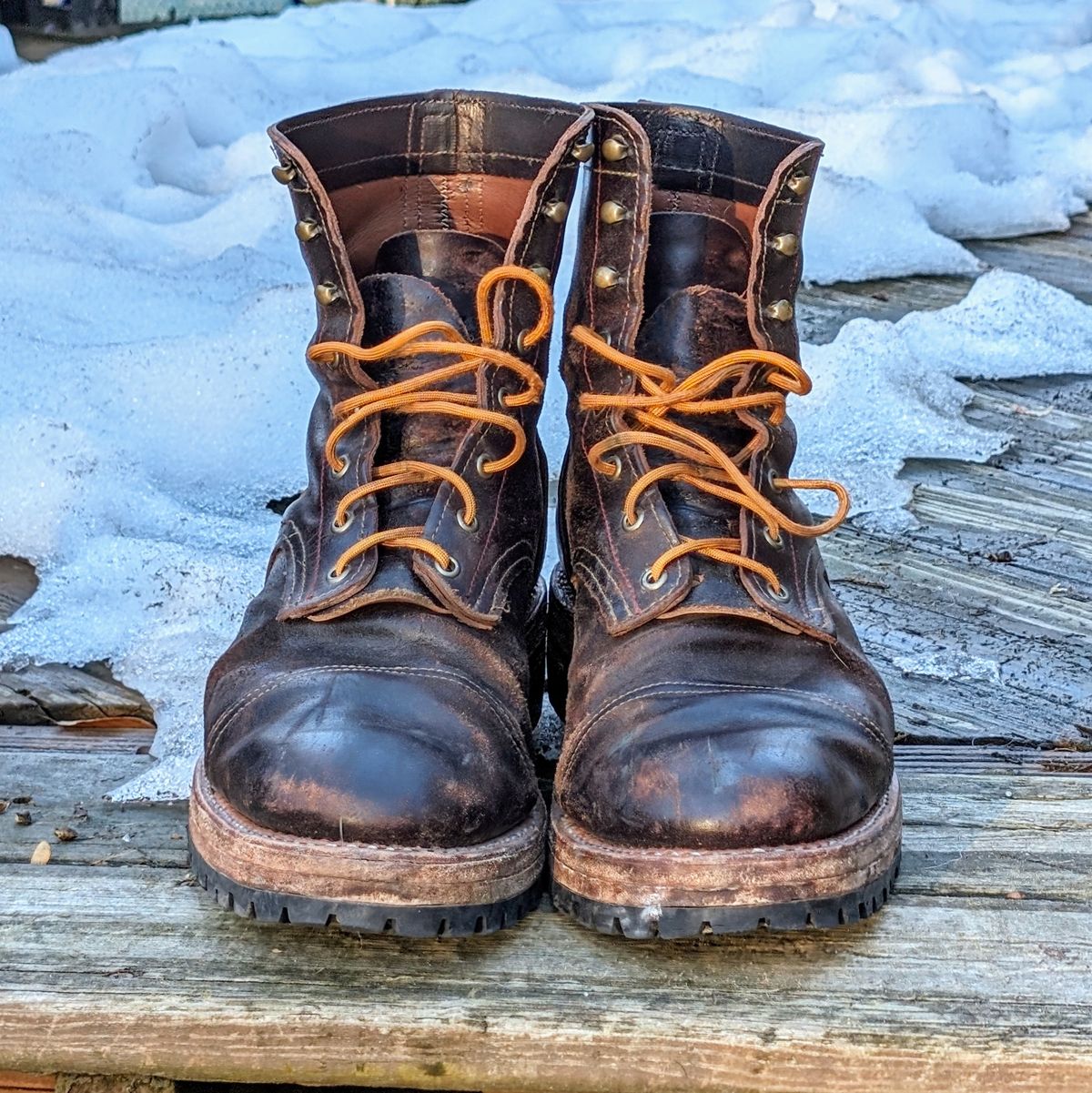 Photo by theworkwearkit on February 4, 2024 of the Sutorial Buckham in Horween Brown Waxed Flesh.