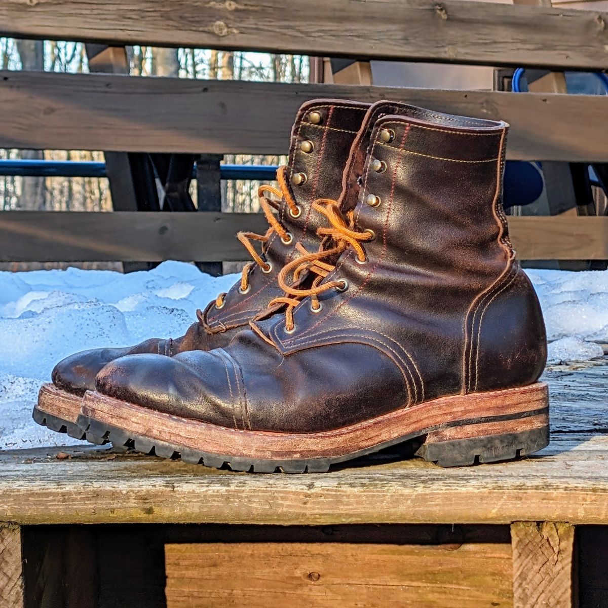 Photo by theworkwearkit on February 4, 2024 of the Sutorial Buckham in Horween Brown Waxed Flesh.