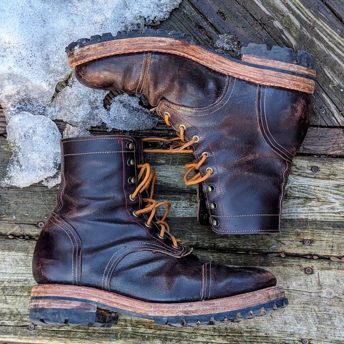 Photo by theworkwearkit on February 4, 2024 of the Sutorial Buckham in Horween Brown Waxed Flesh.