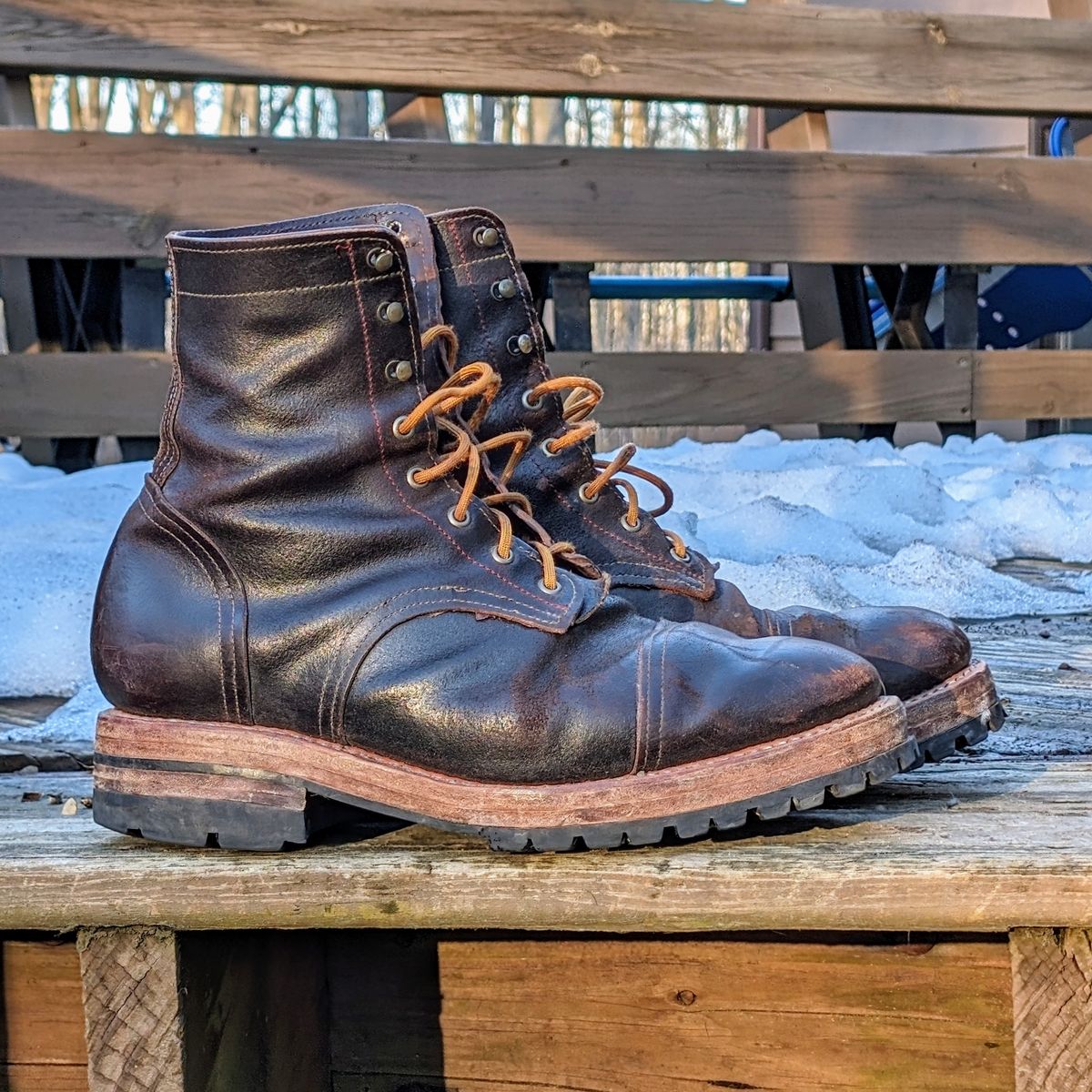 Photo by theworkwearkit on February 4, 2024 of the Sutorial Buckham in Horween Brown Waxed Flesh.