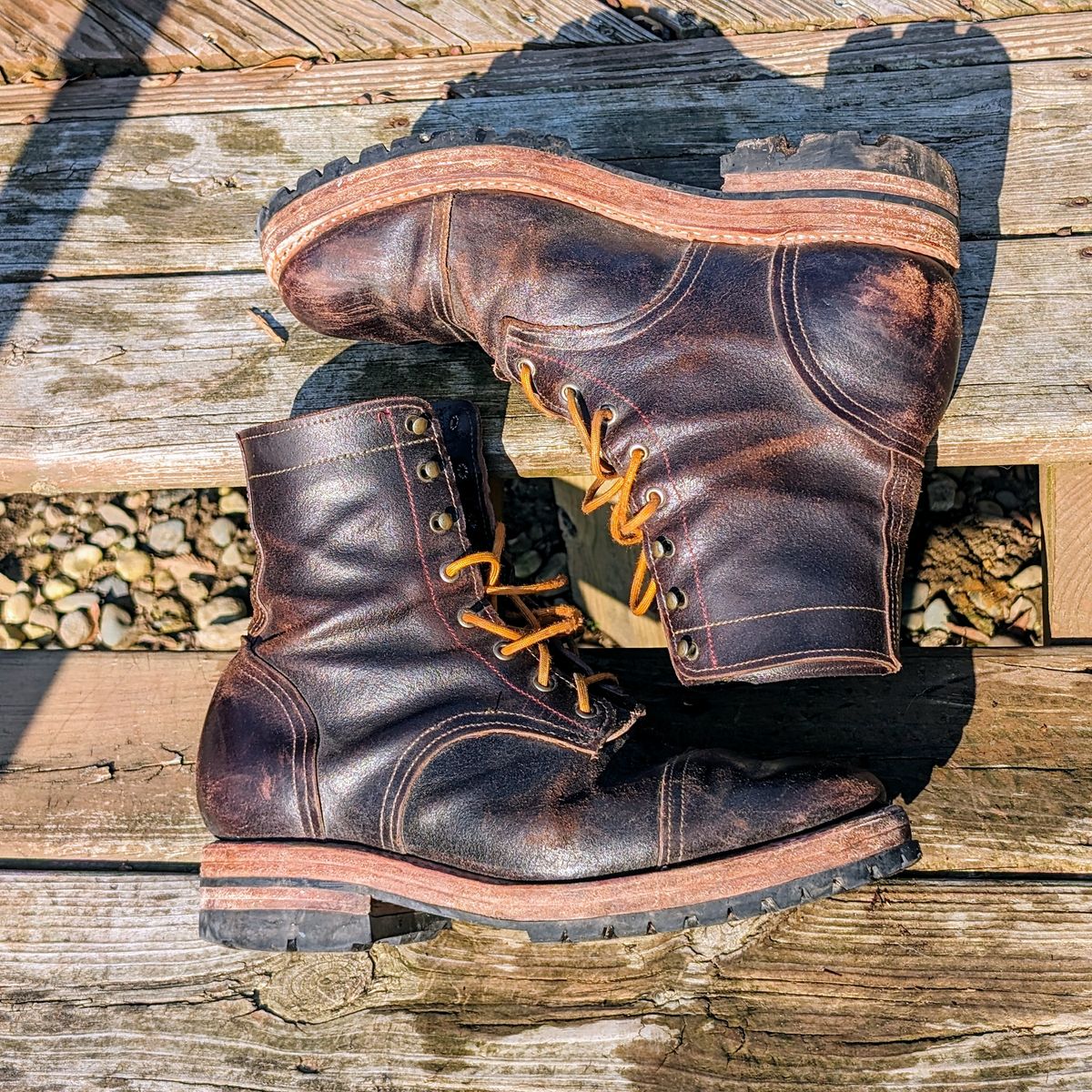 Photo by theworkwearkit on March 2, 2024 of the Sutorial Buckham in Horween Brown Waxed Flesh.