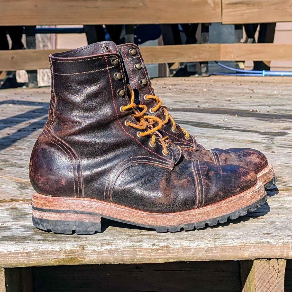 Photo by theworkwearkit on March 2, 2024 of the Sutorial Buckham in Horween Brown Waxed Flesh.