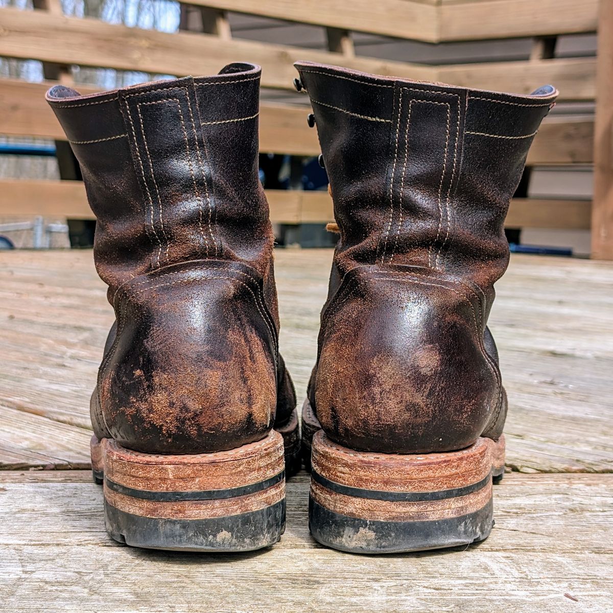 Photo by theworkwearkit on April 2, 2024 of the Sutorial Buckham in Horween Brown Waxed Flesh.