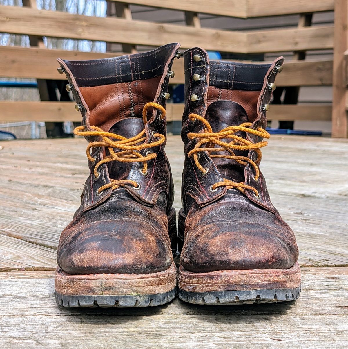 Photo by theworkwearkit on April 2, 2024 of the Sutorial Buckham in Horween Brown Waxed Flesh.