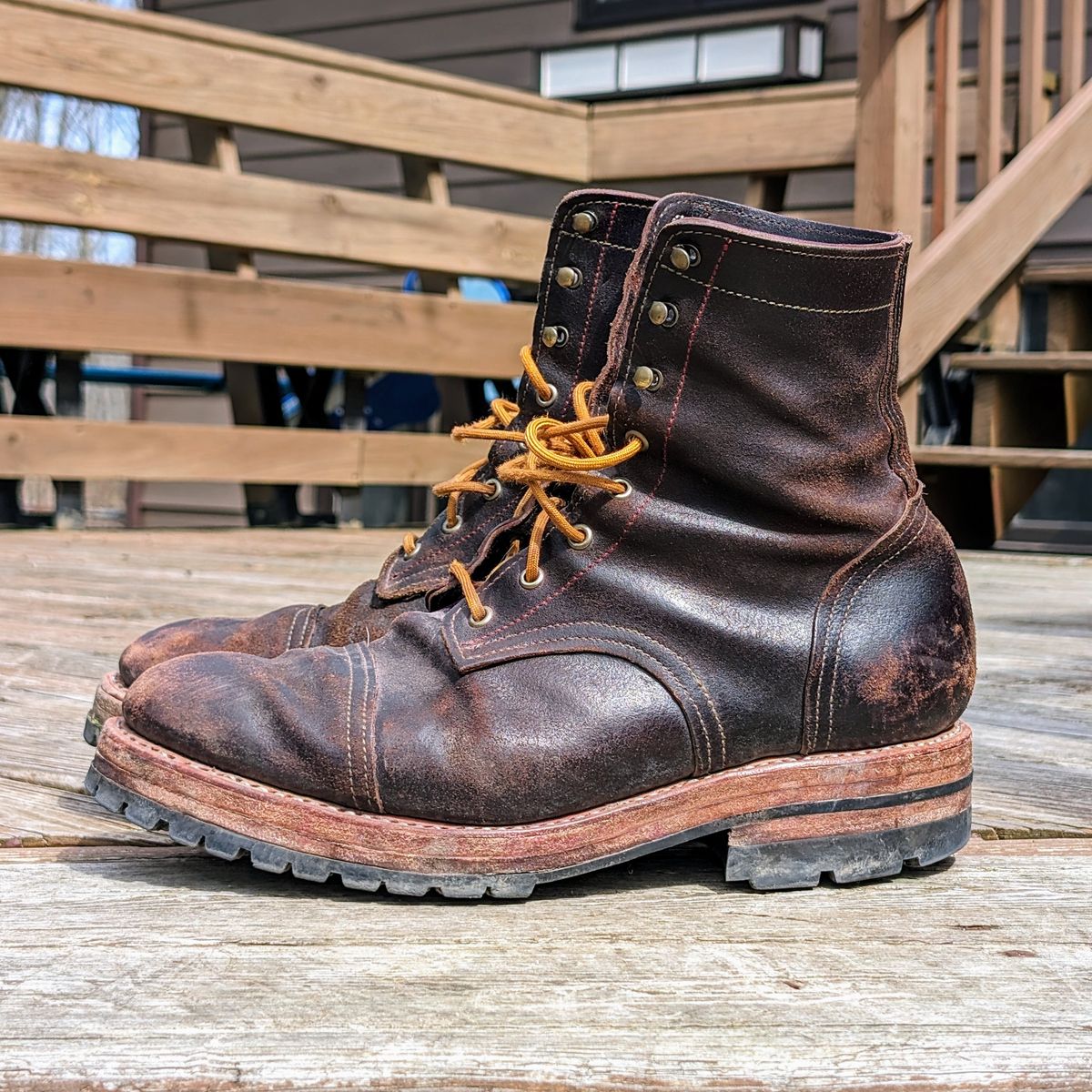 Photo by theworkwearkit on April 2, 2024 of the Sutorial Buckham in Horween Brown Waxed Flesh.