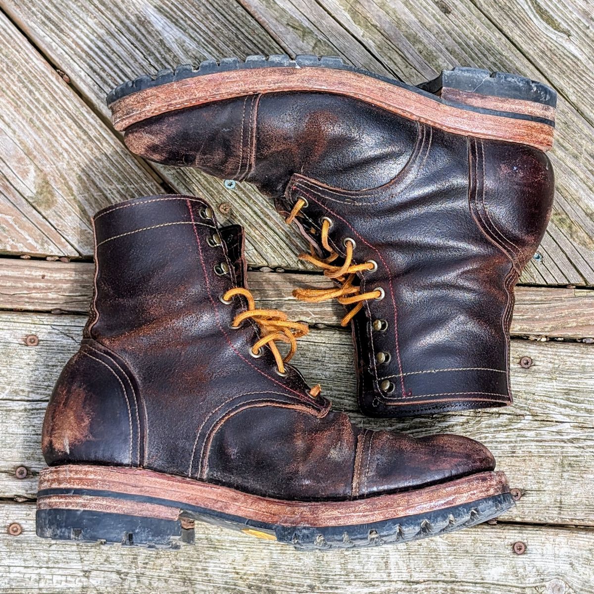 Photo by theworkwearkit on April 2, 2024 of the Sutorial Buckham in Horween Brown Waxed Flesh.