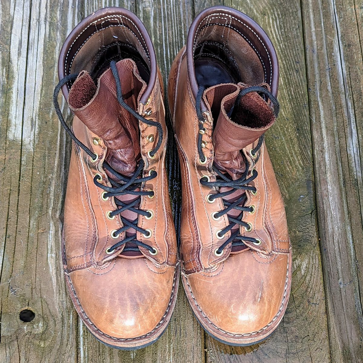 Photo by workwearfit on January 1, 2023 of the Frank's Boots Lace-To-Toe in Horween Russet Horsehide Strips.