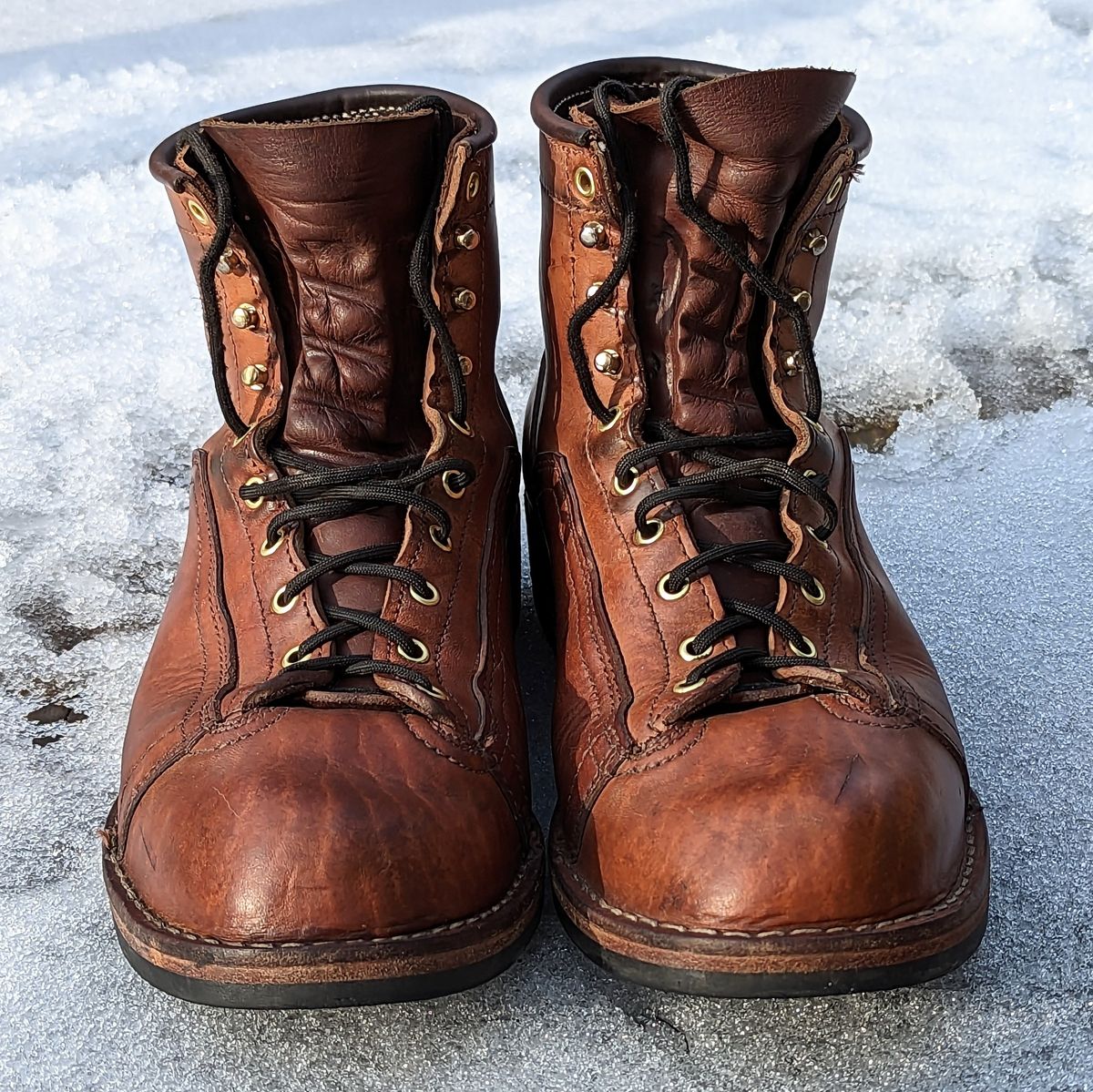 Photo by theworkwearkit on March 1, 2023 of the Frank's Boots Lace-To-Toe in Horween Russet Horsehide Strips.