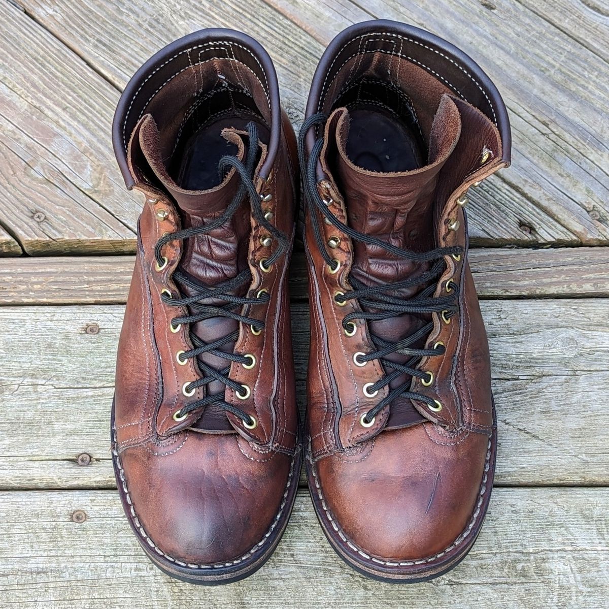 Photo by theworkwearkit on April 3, 2023 of the Frank's Boots Lace-To-Toe in Horween Russet Horsehide Strips.