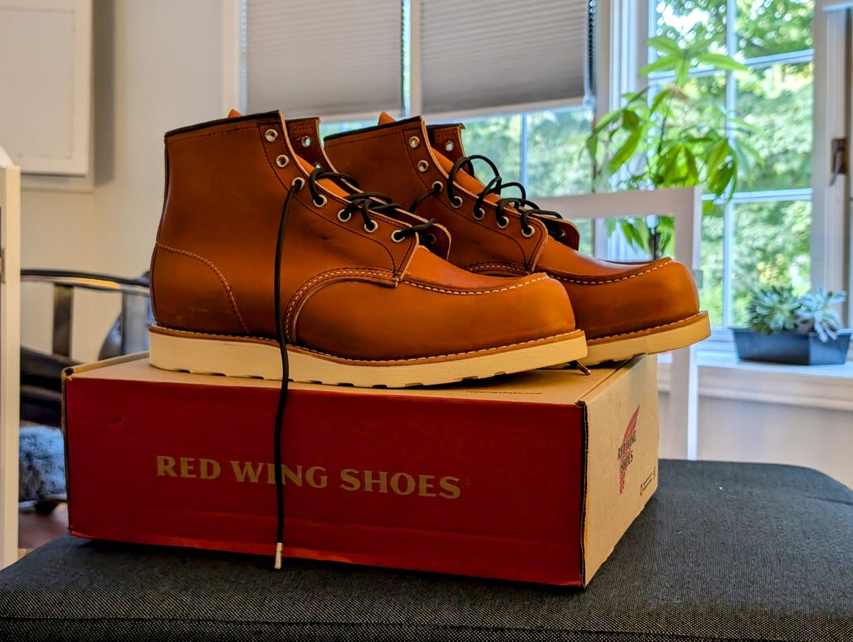 Photo by theworkwearkit on September 21, 2024 of the Red Wing 875 in Red Wing / Brown.