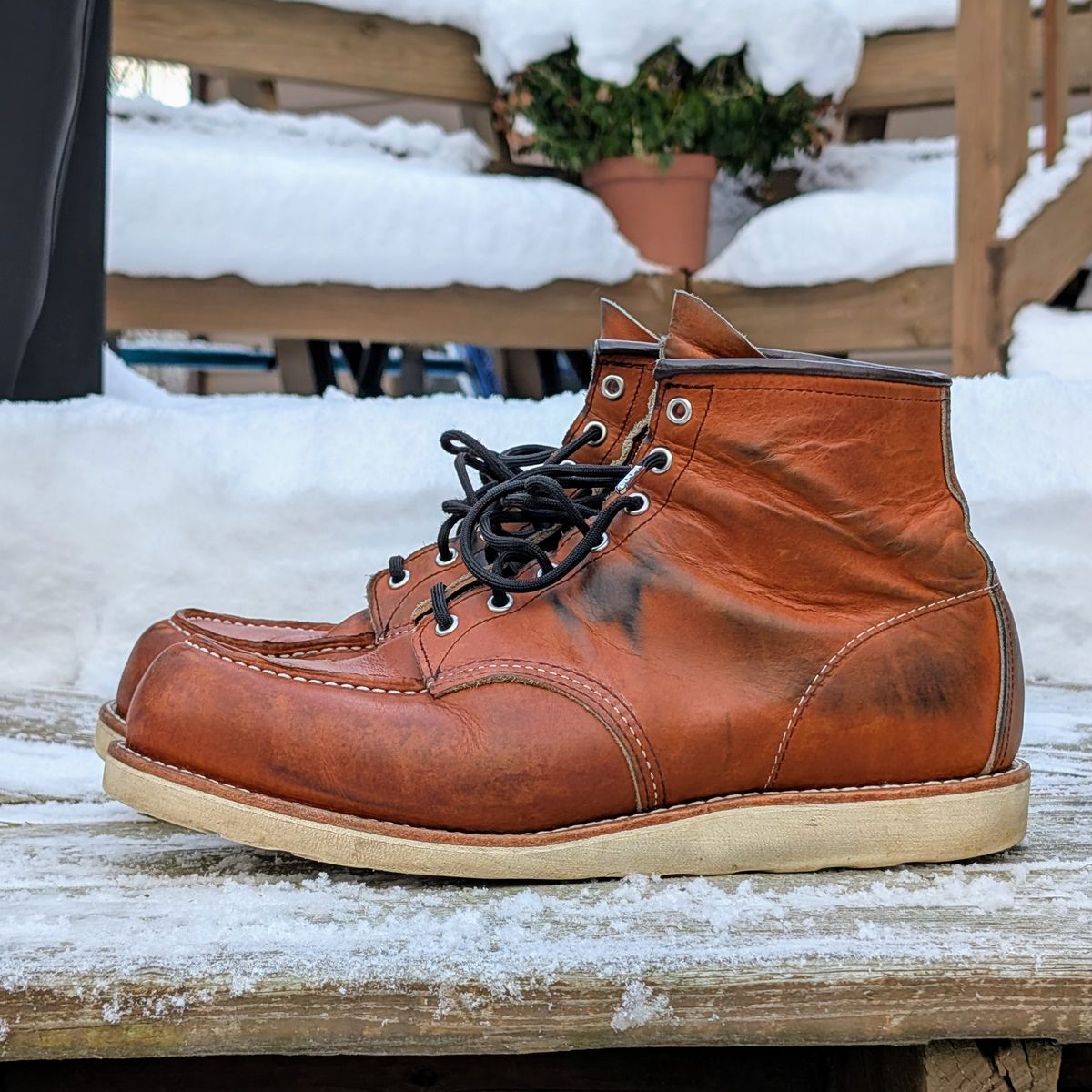 Photo by theworkwearkit on December 3, 2024 of the Red Wing 875 in Red Wing / Brown.