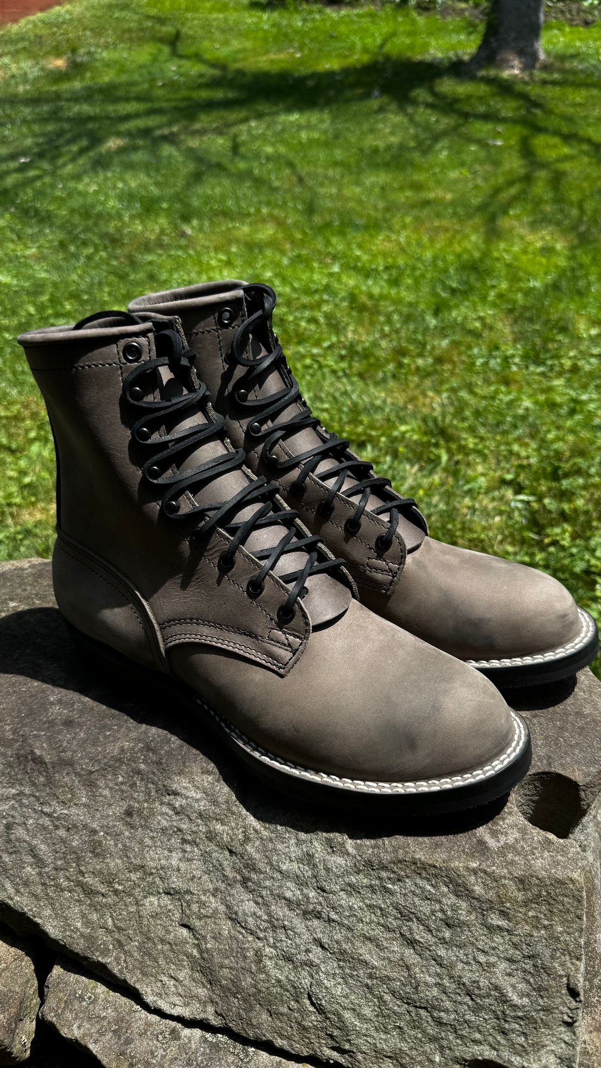 Photo by Leetsalot on June 28, 2024 of the Nicks MTO in Horween Steel Predator.