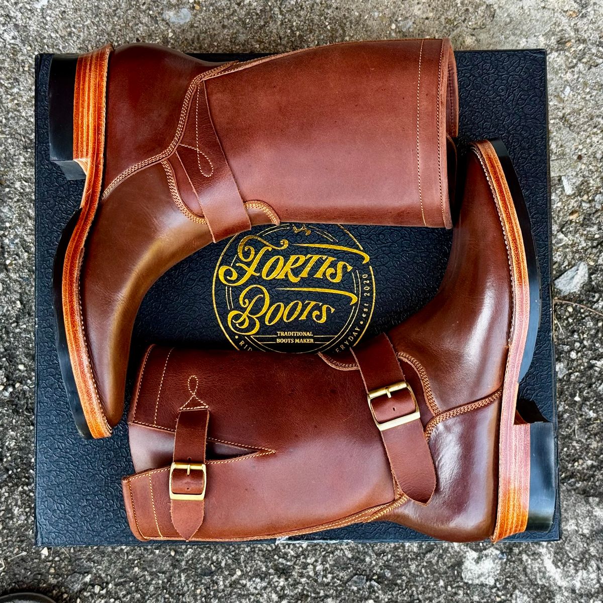 Photo by Leetsalot on October 1, 2025 of the Fortis Boots Tapak 2.0 Engineer Boots in Indonesian Medium Brown Pull Up.