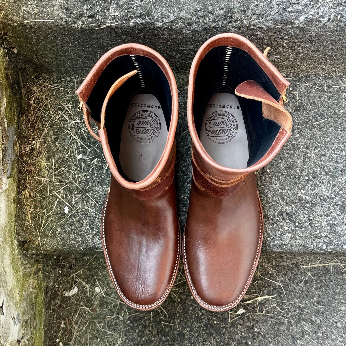 Photo by Leetsalot on October 1, 2025 of the Fortis Boots Tapak 2.0 Engineer Boots in Indonesian Medium Brown Pull Up.