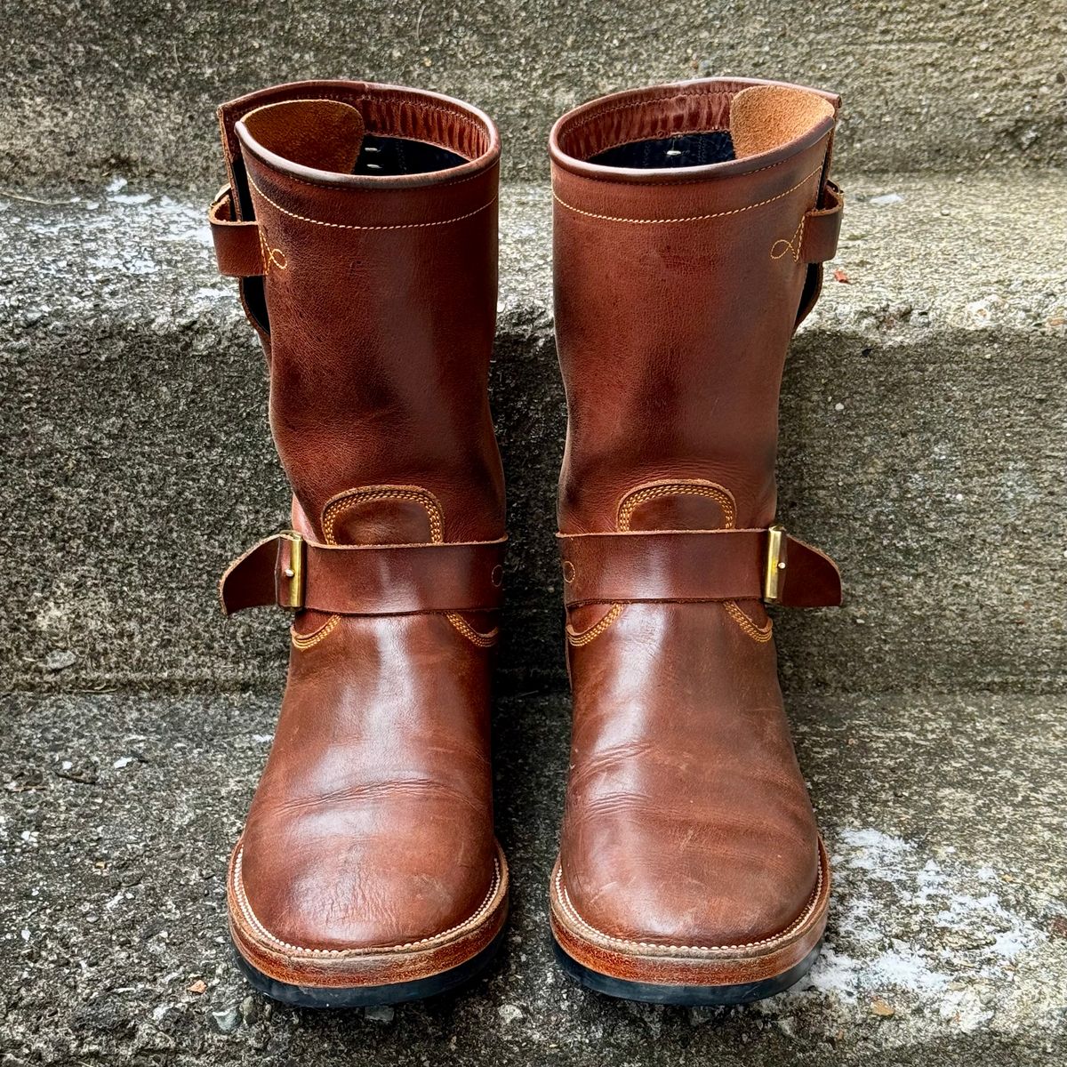 Photo by Leetsalot on December 5, 2025 of the Fortis Boots Tapak 2.0 Engineer Boots in Indonesian Medium Brown Pull Up.